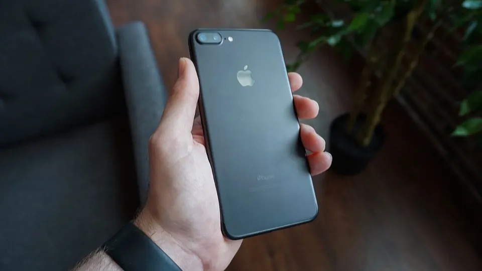 Smartphone in hand streaming video content